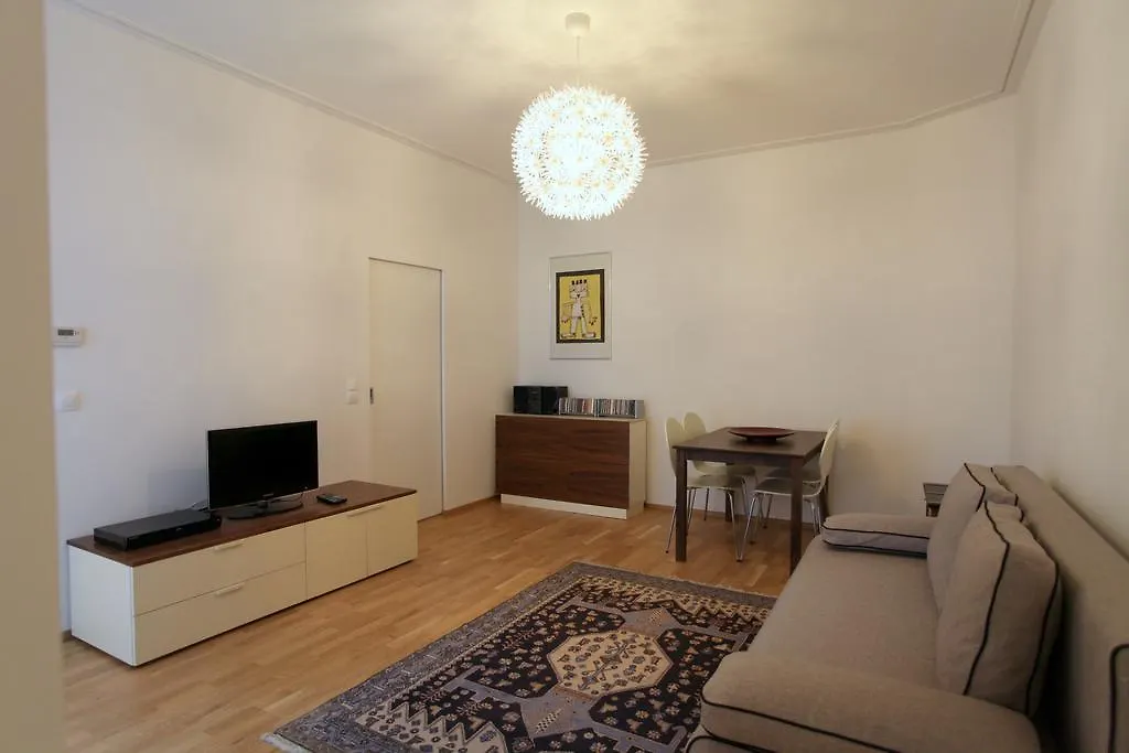 Moderne Stadtwohnung Mit Balkon Vienna